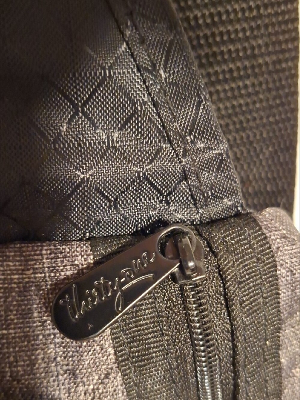Thirty One Unisex Gray Sling Crossbody Bag - Compact Everyday Carry - Picture 2 of 11